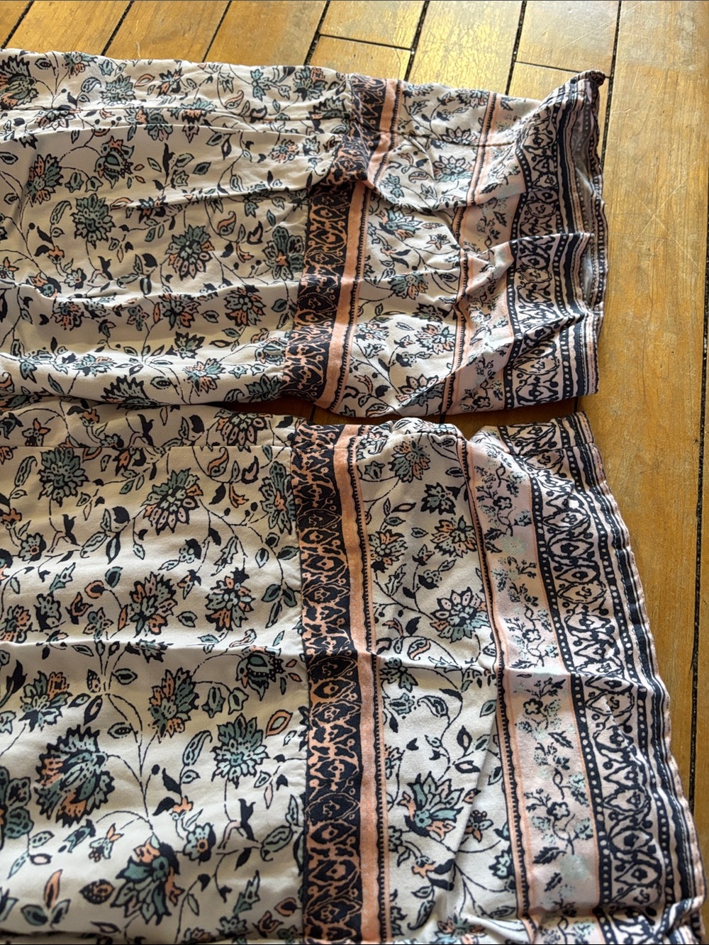 A EUC art class White Floral-Print Drawstring wide leg boho pants - Picture 4 of 8